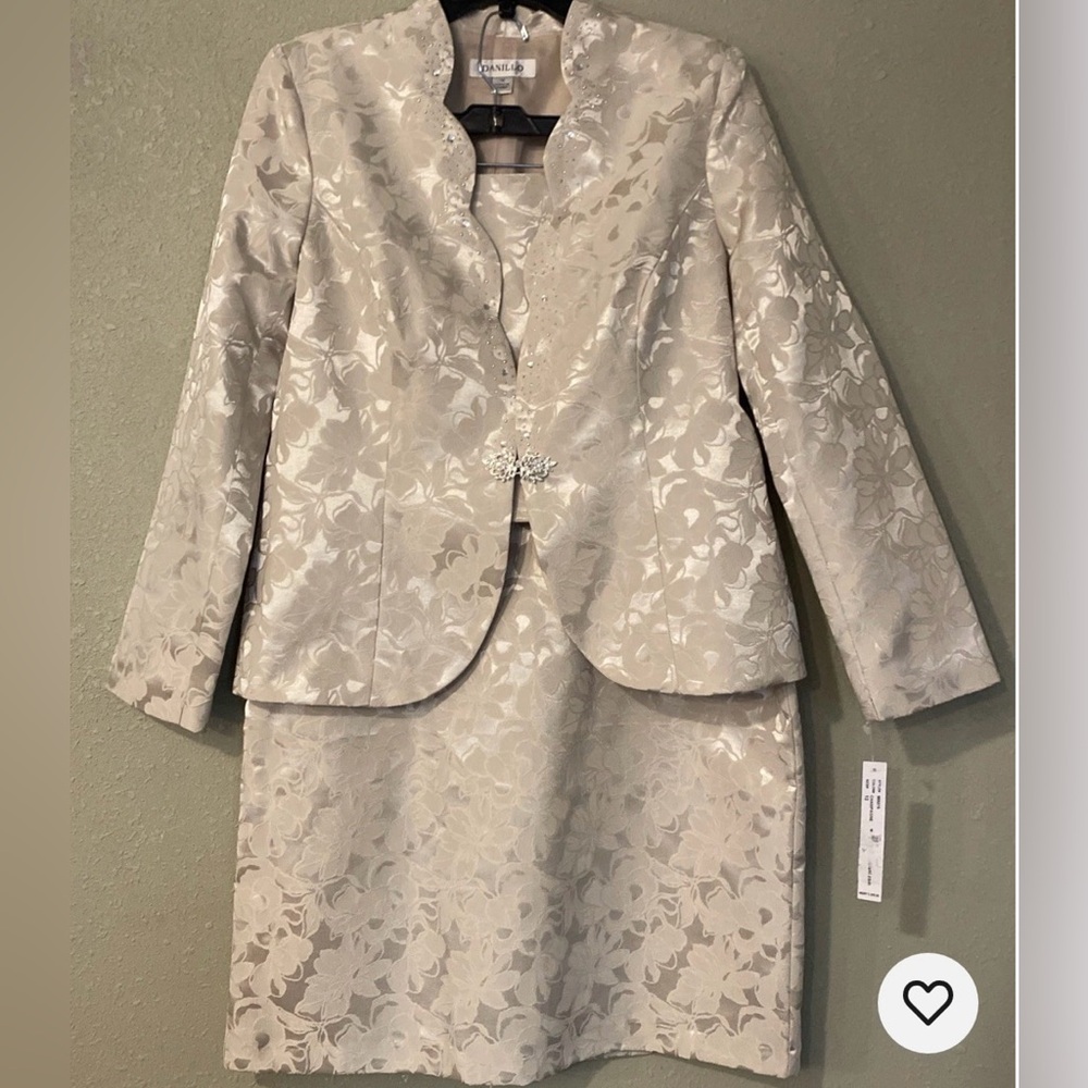 Jessica Howard Cream Floral Blazer and Skirt Set